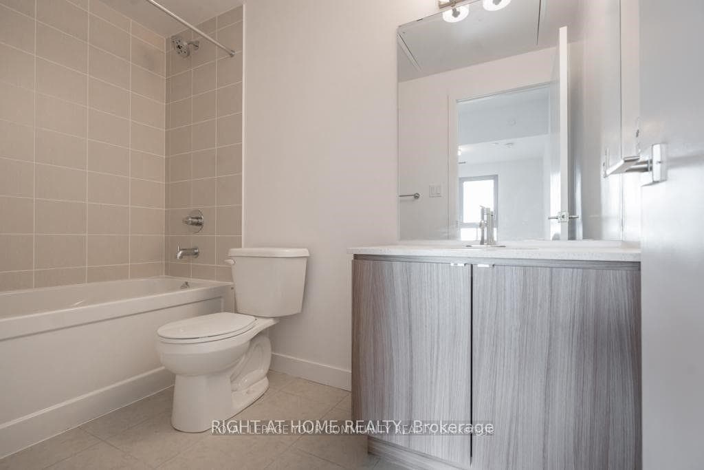 2433 Dufferin Street Unit 606 photo 9