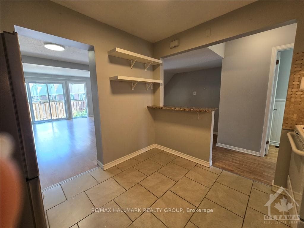 20 BENTBROOK Crescent photo 8