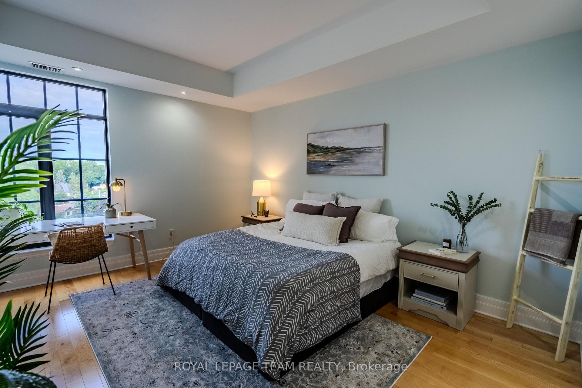 327 Breezehill Avenue Unit 708 photo 22