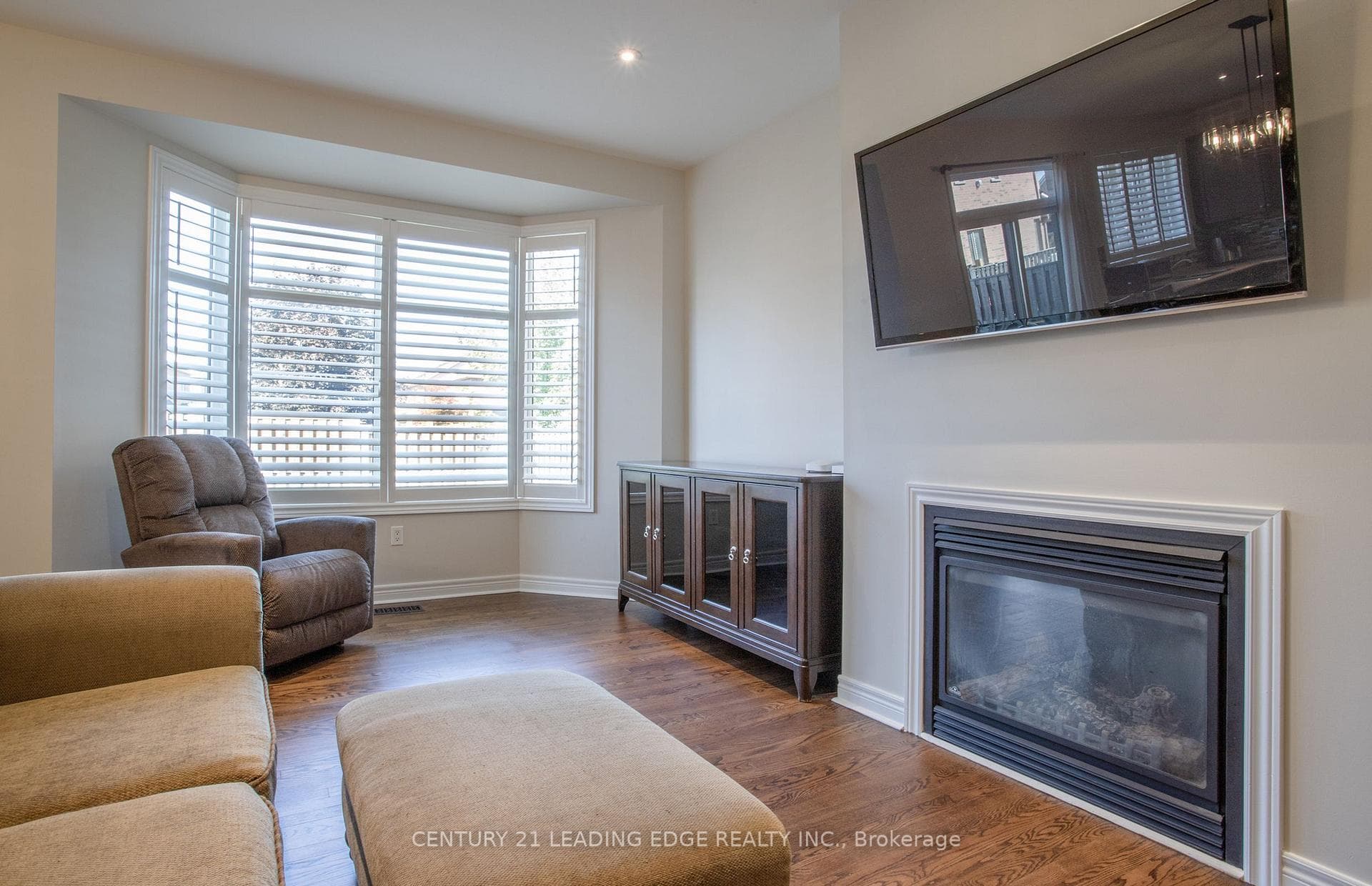327 Mantle Avenue photo 12