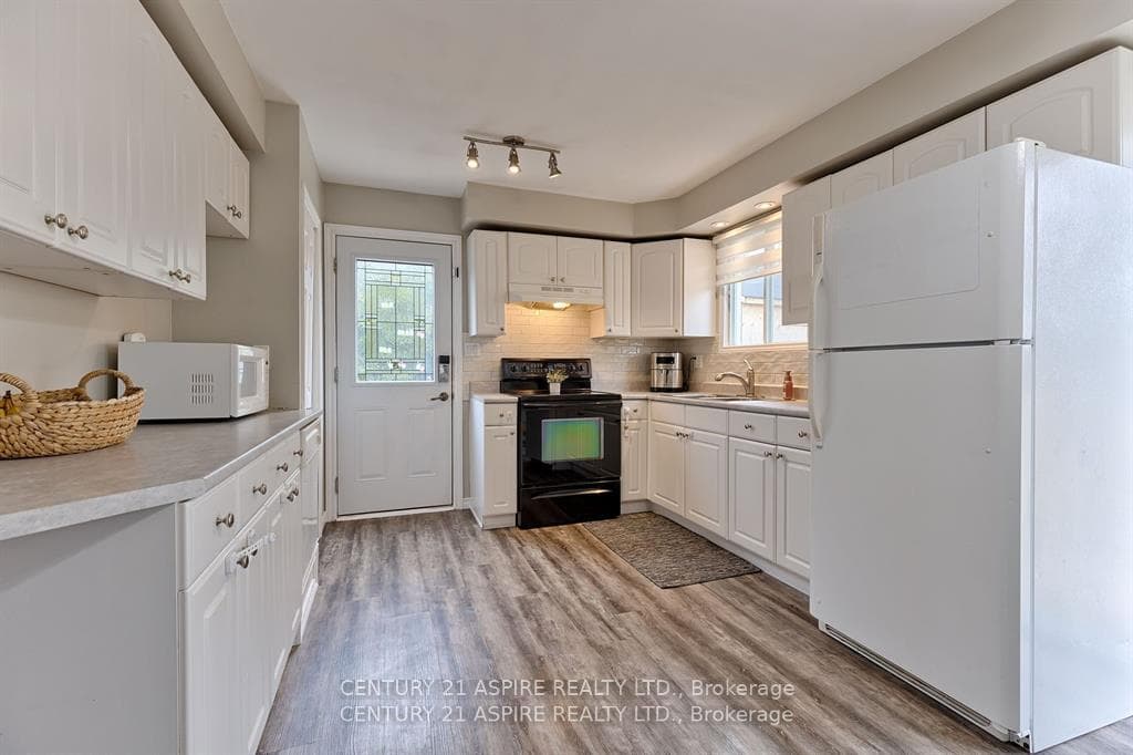 83 Hemlock Street photo 10