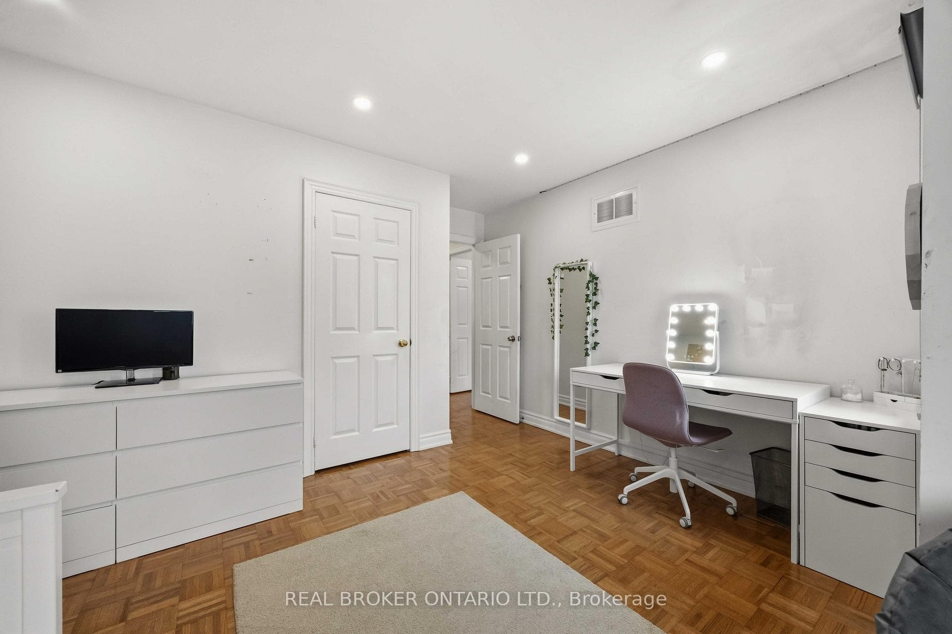 107 Rideau Drive photo 27