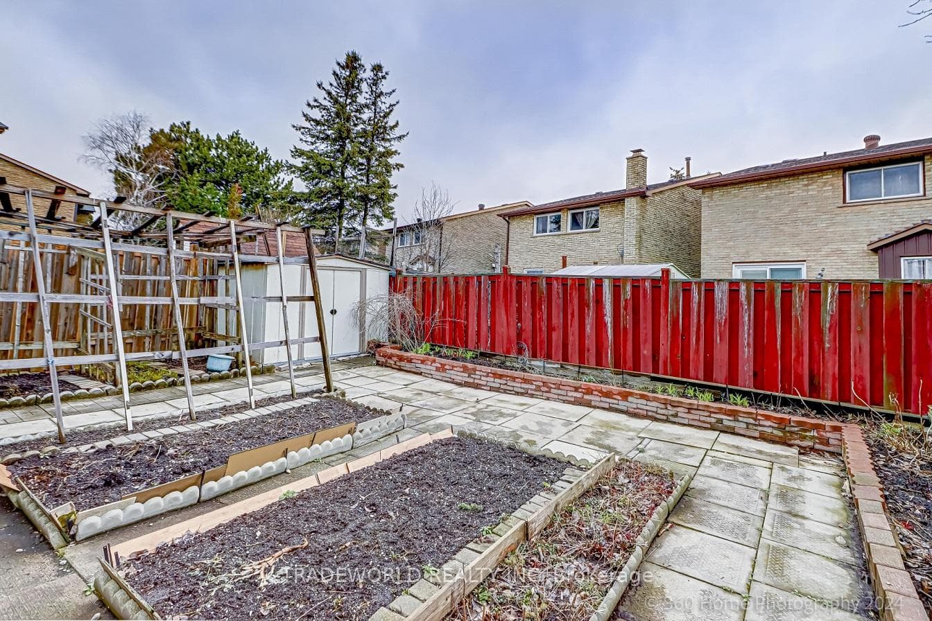 3 Upton Crescent photo 26