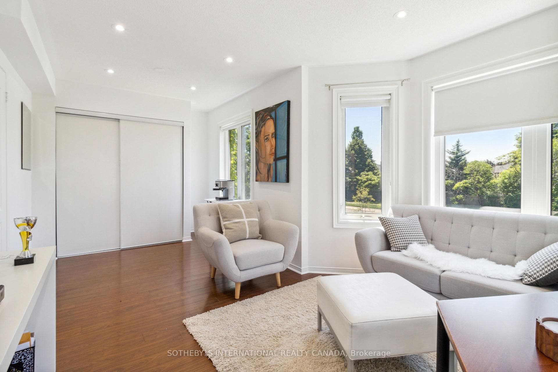 Home Office features Lounge