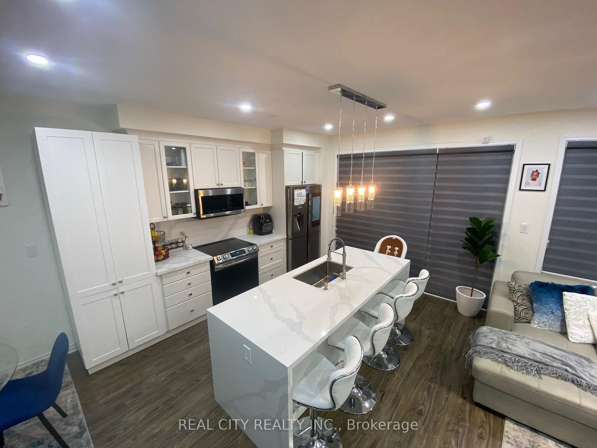 1232 Hazel Way photo 3
