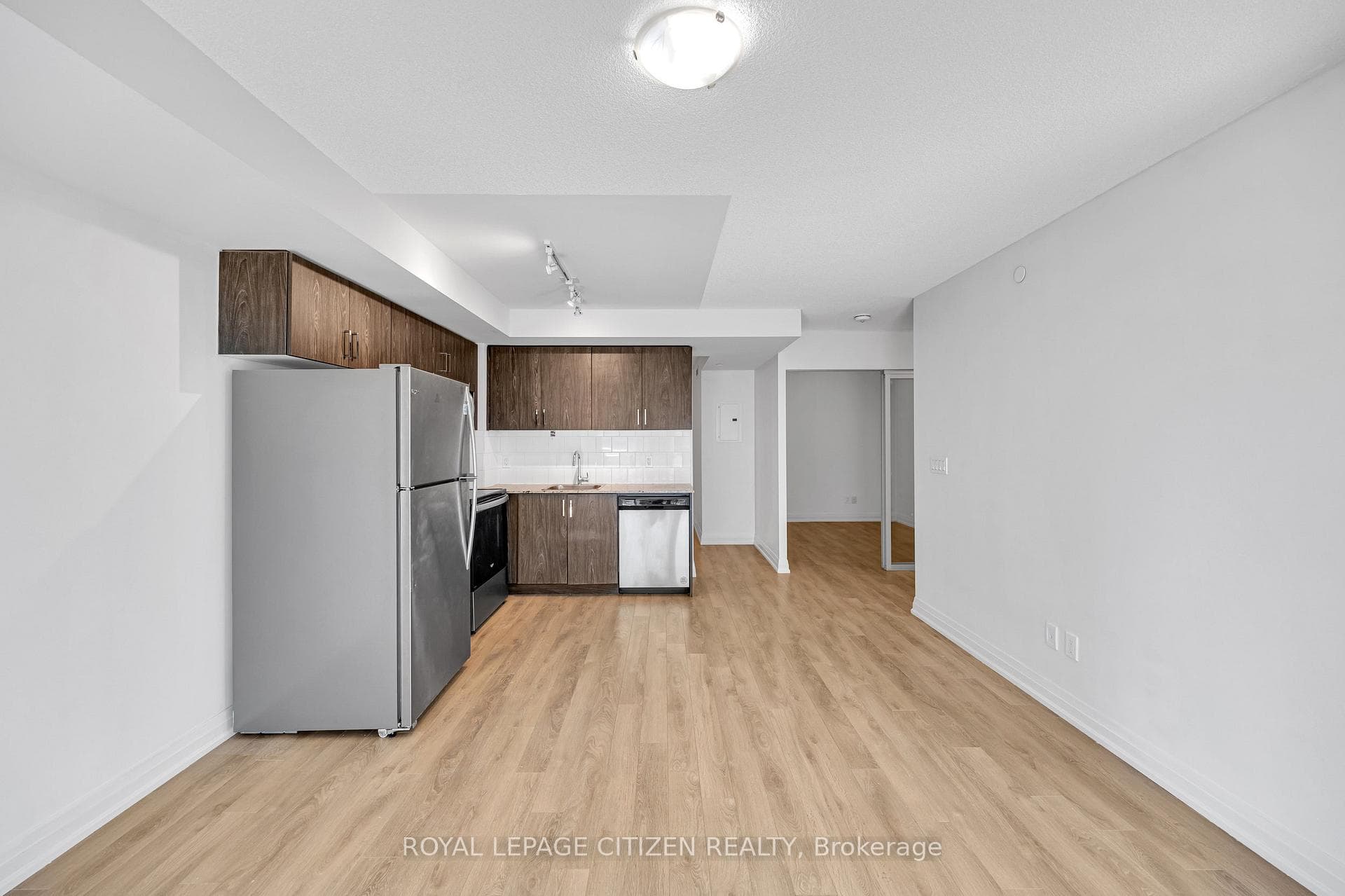 20 Meadowglen Place Unit 632 photo 13