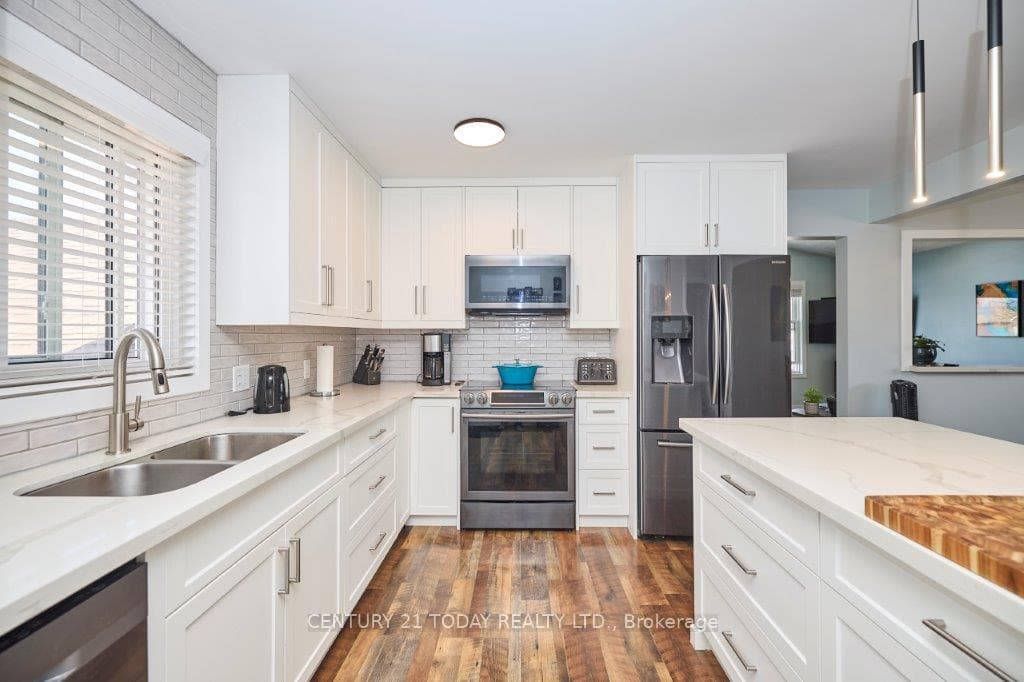 825 Woodside Court photo 8