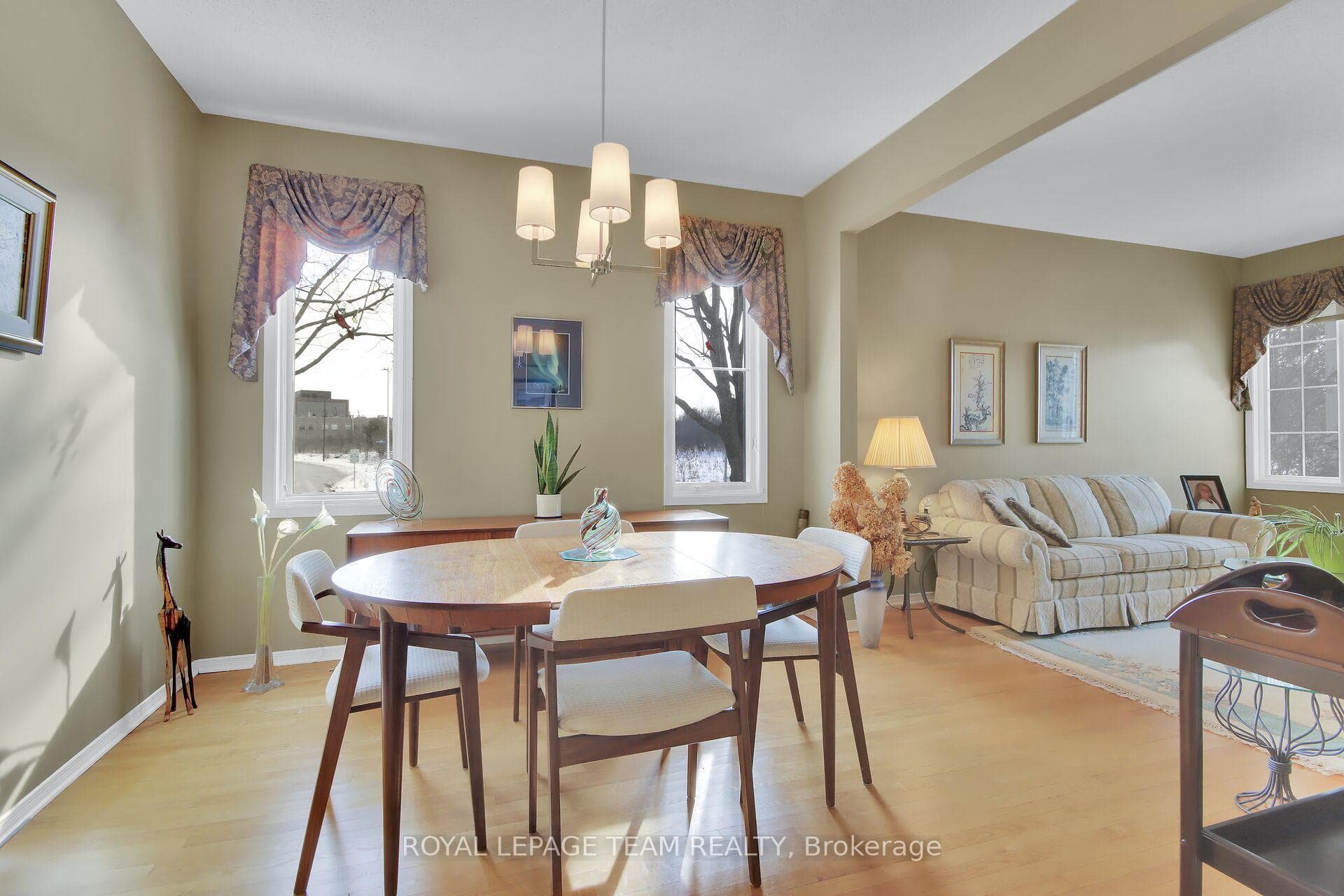 2 Inverary Drive photo 9