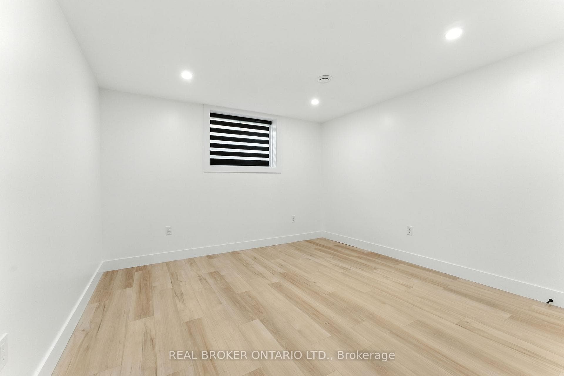 9 Macneil Court photo 29