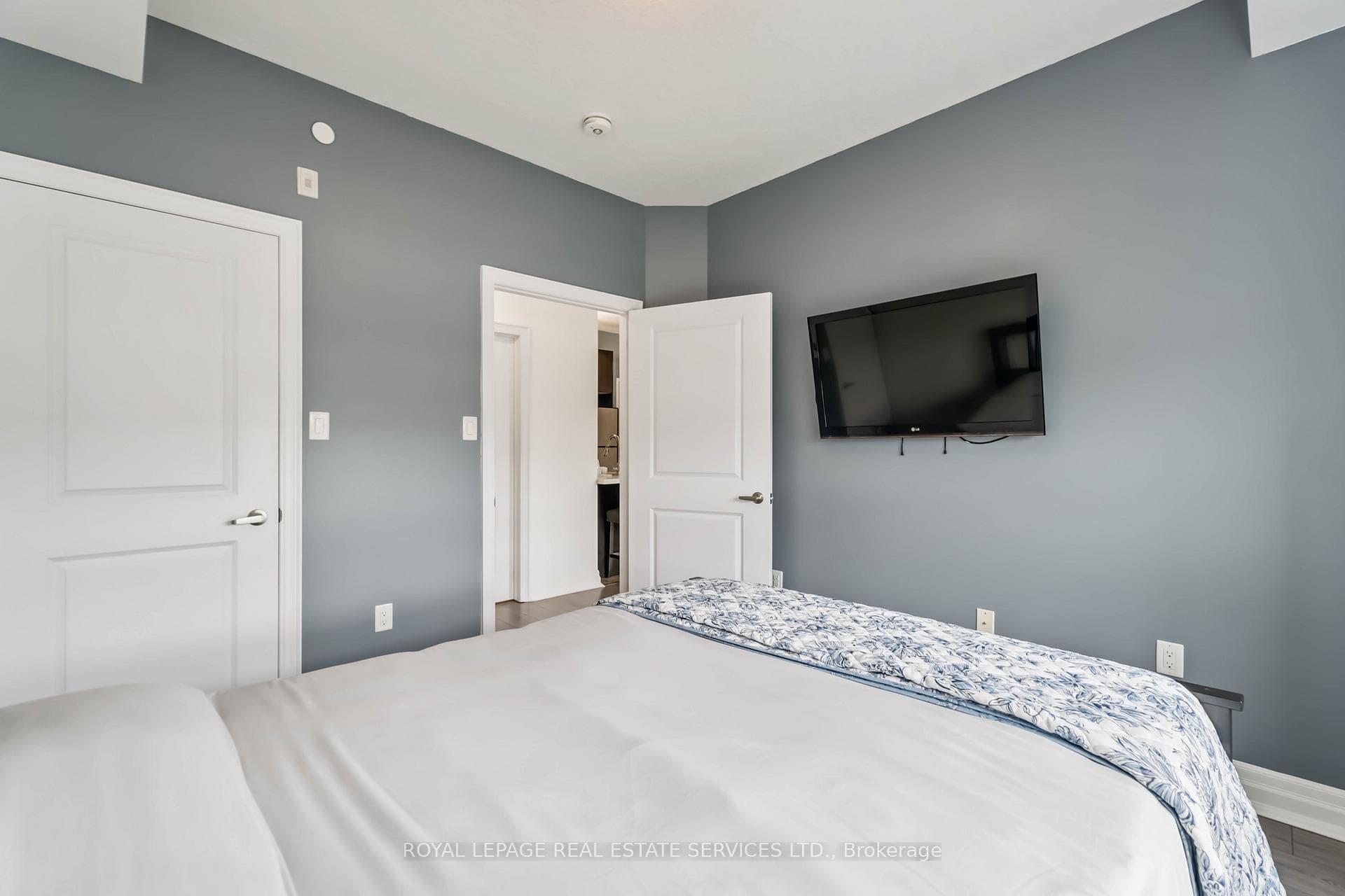 101 Shoreview Place Unit 216 photo 17