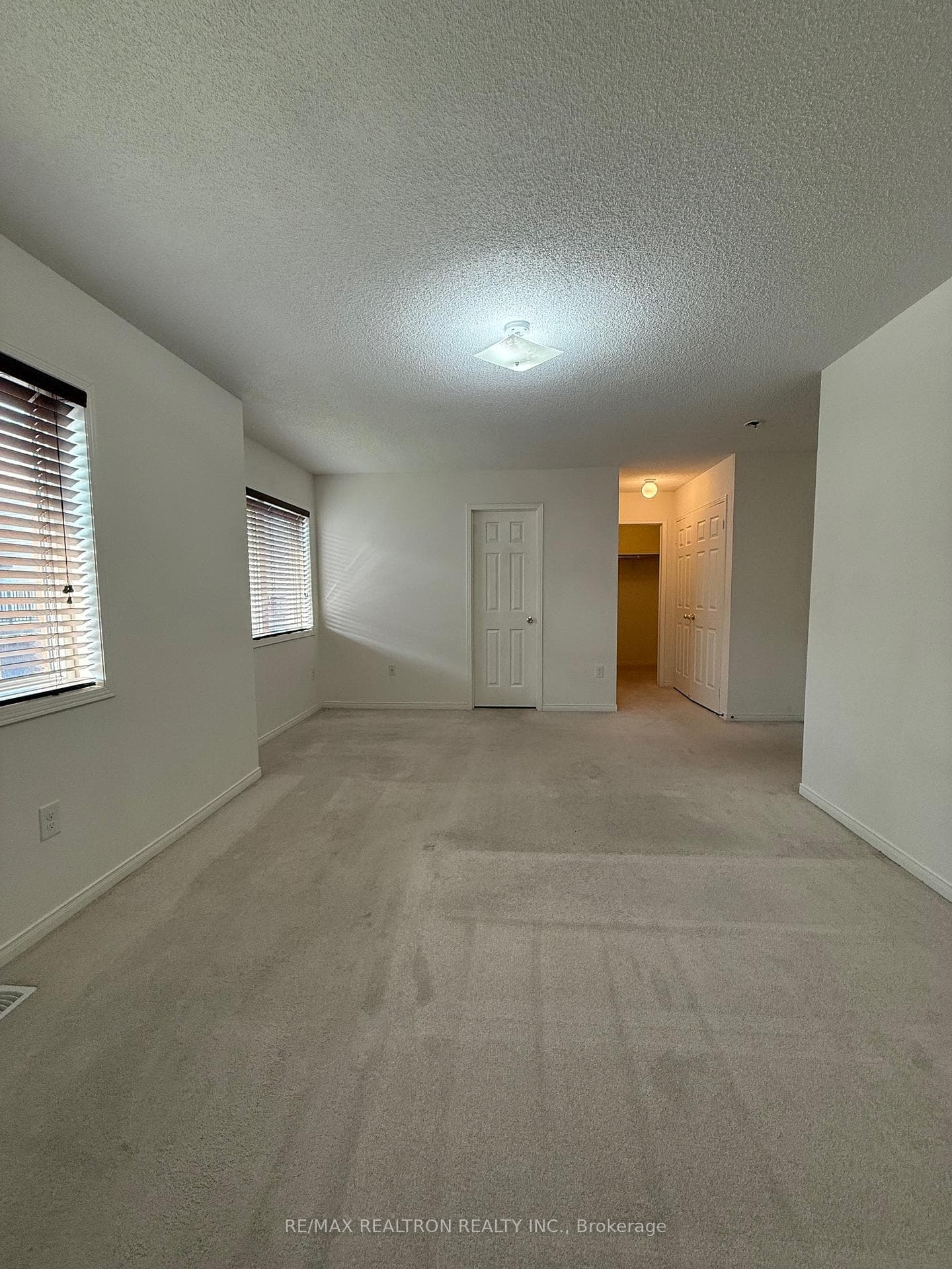 45 Skelton Crescent photo 13