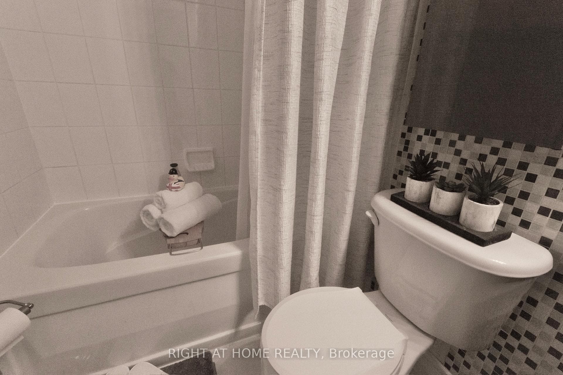 4 Elsinore Path Unit 506 photo 9