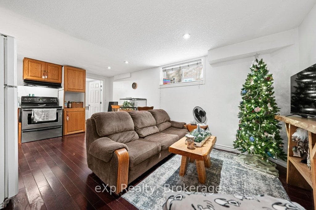 53 Truesdale Crescent photo 35