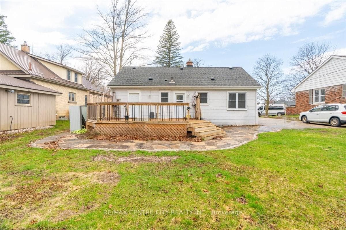 549 Victoria Street photo 22