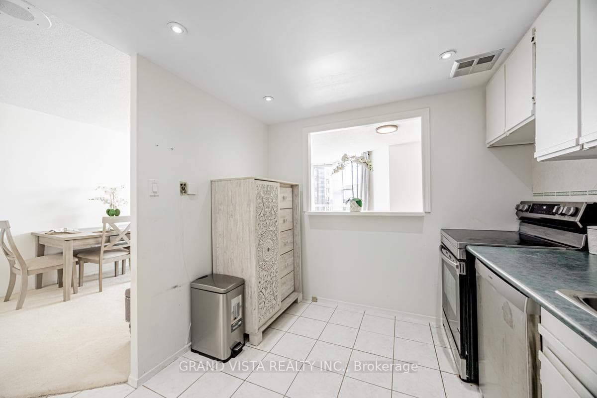 10 Dean Park Road Unit 905 photo 18