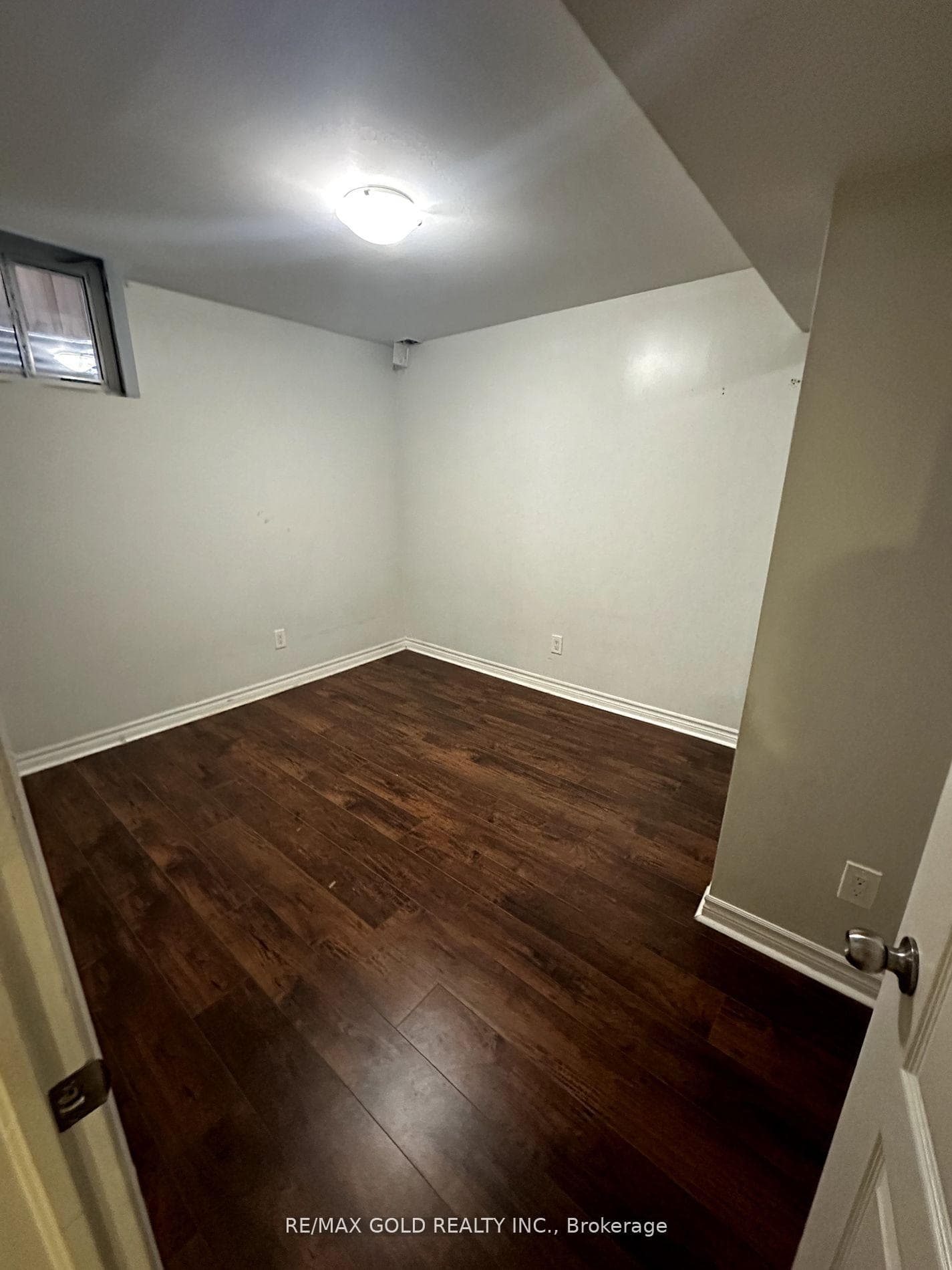 5 Baddow Road Unit Bsmnt photo 10