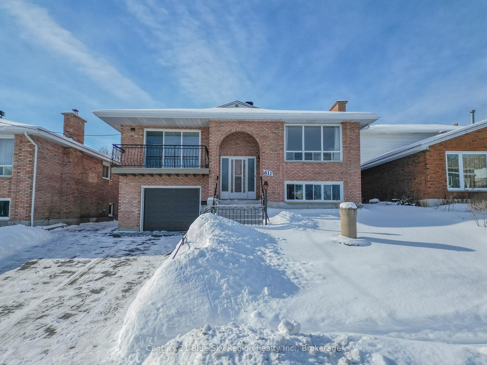 611 DOUGLAS Street photo 1