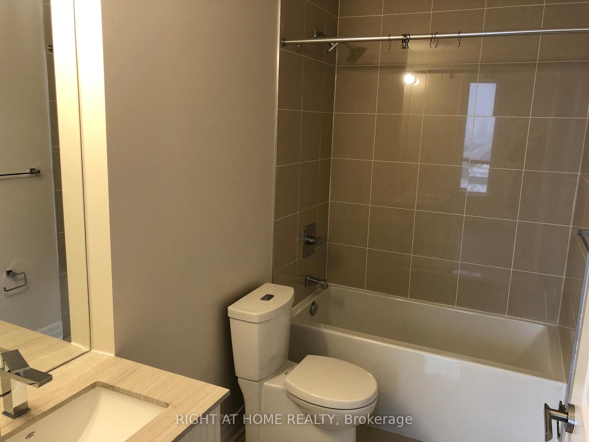 9075 Jane Street Unit 2105 photo 8