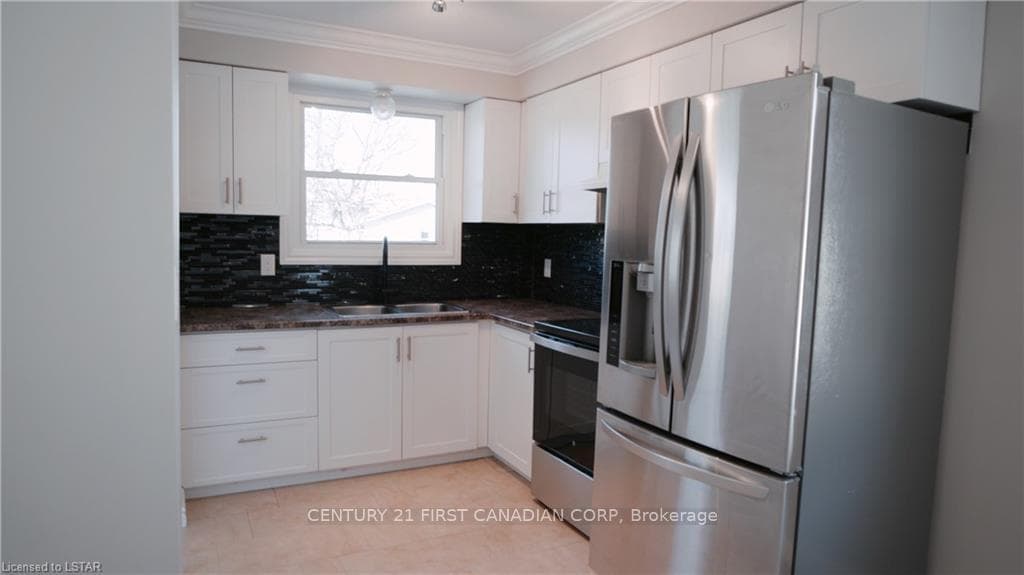 1072 JALNA Boulevard Unit MAIN photo 3