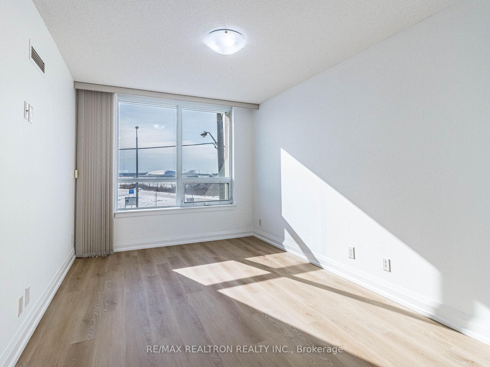 1070 Sheppard Avenue Unit 206 photo 26