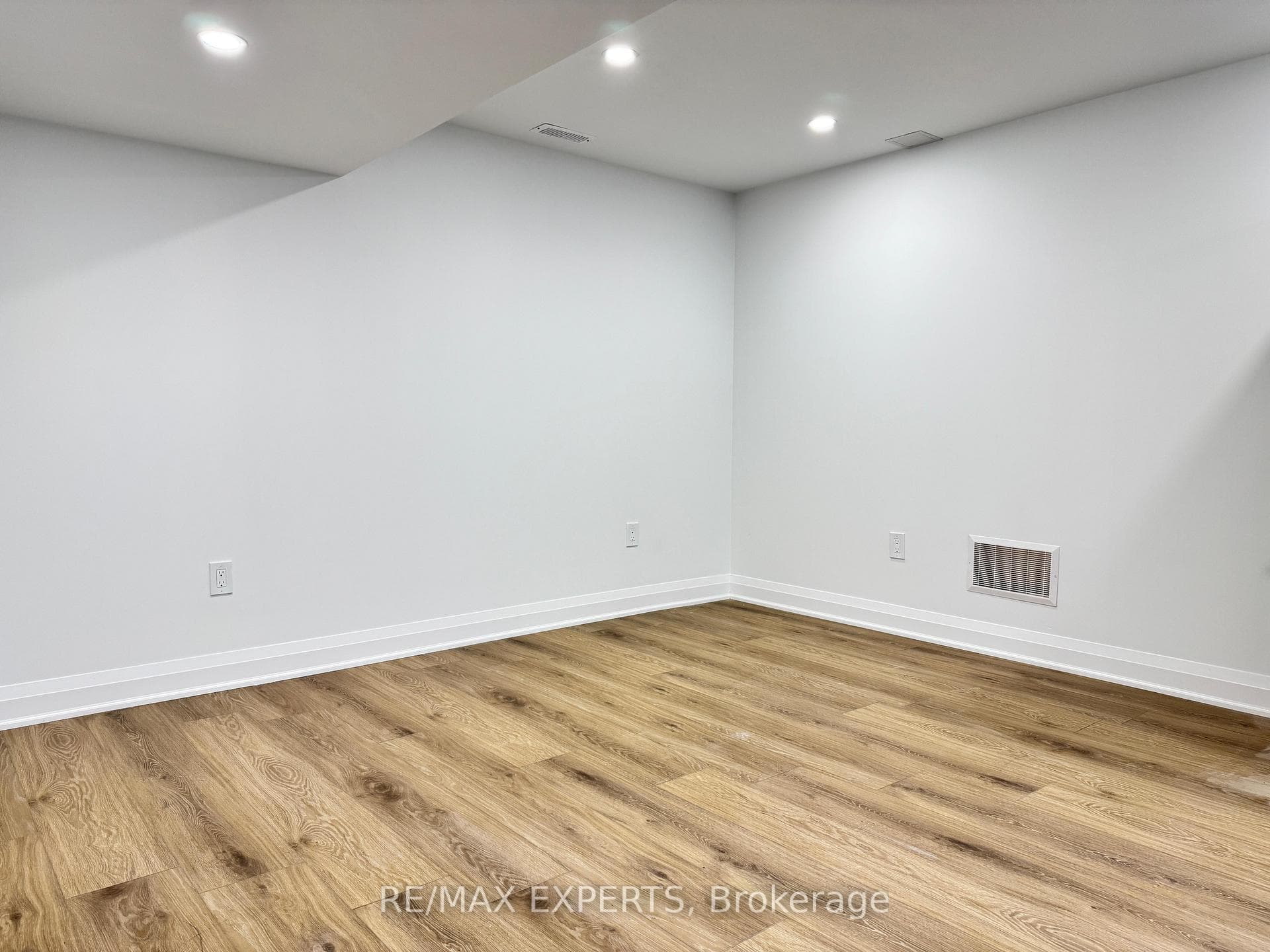 1279 Sweetfern Crescent photo 3