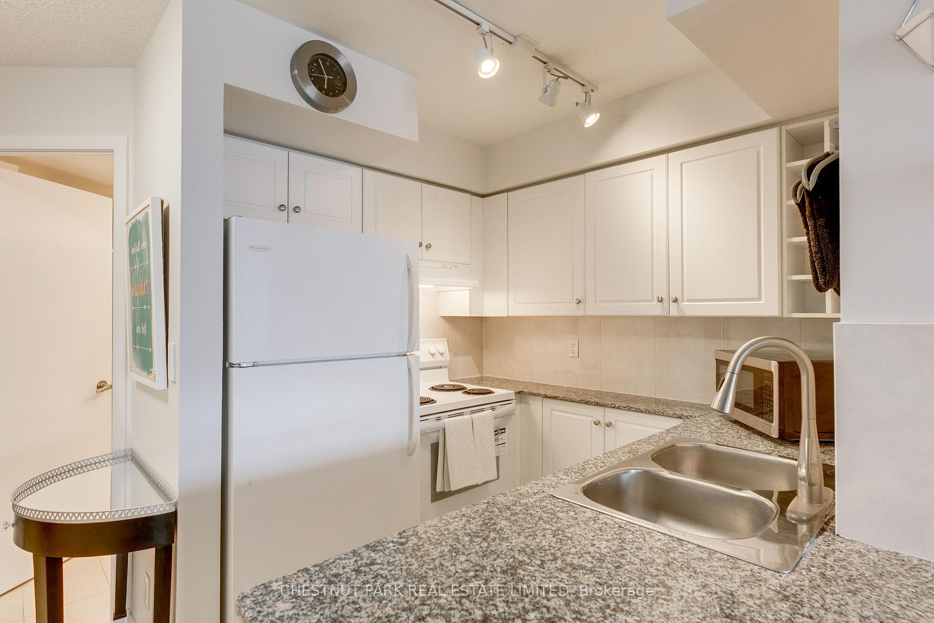 210 Victoria Street Unit 3003 photo 5