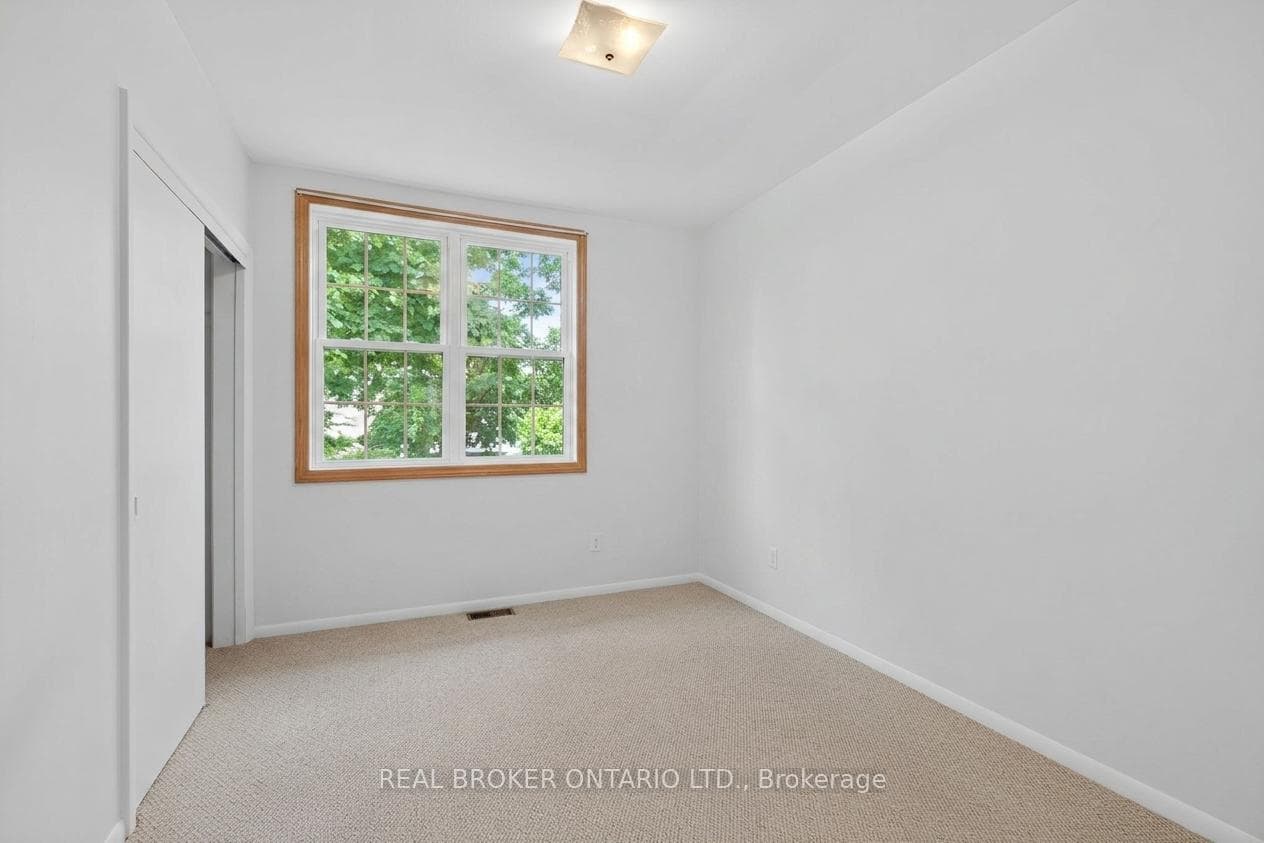 8 Westmount Drive photo 8