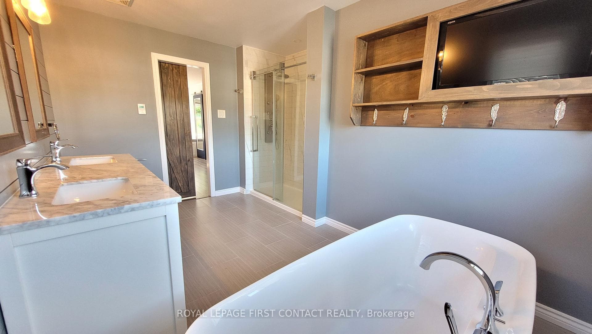 233 ESTHER Drive photo 28