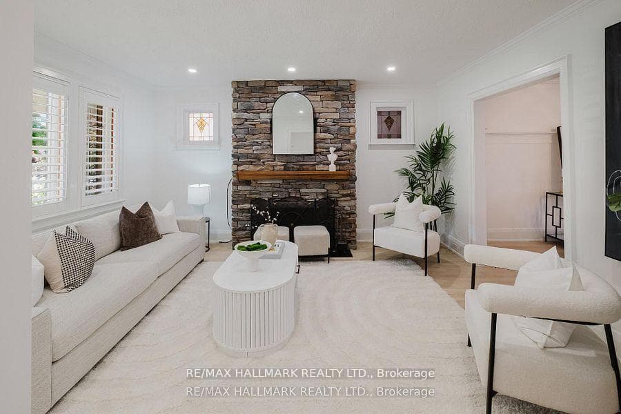 18 Glen Stewart Avenue photo 7