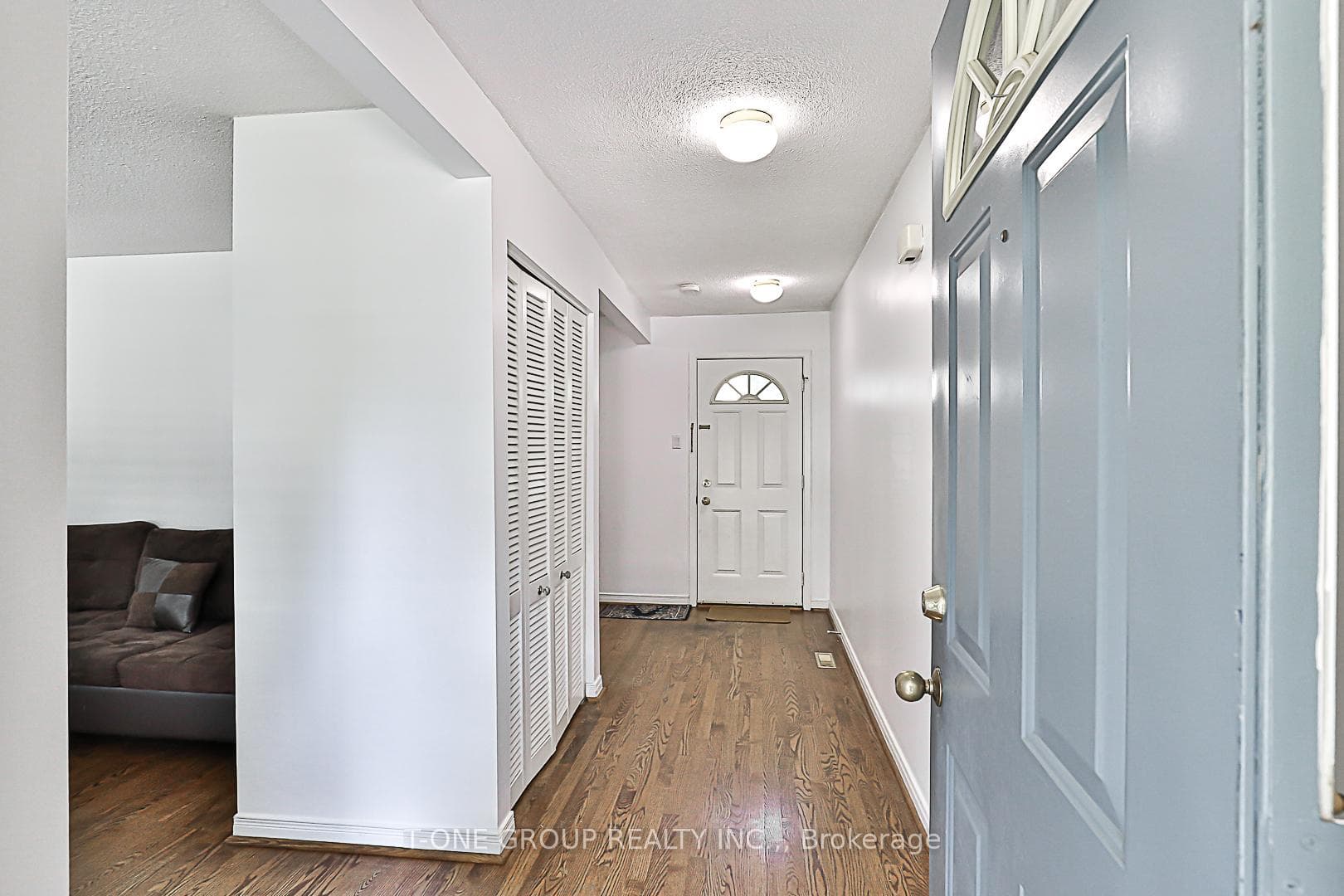 535 Bradley Drive photo 4