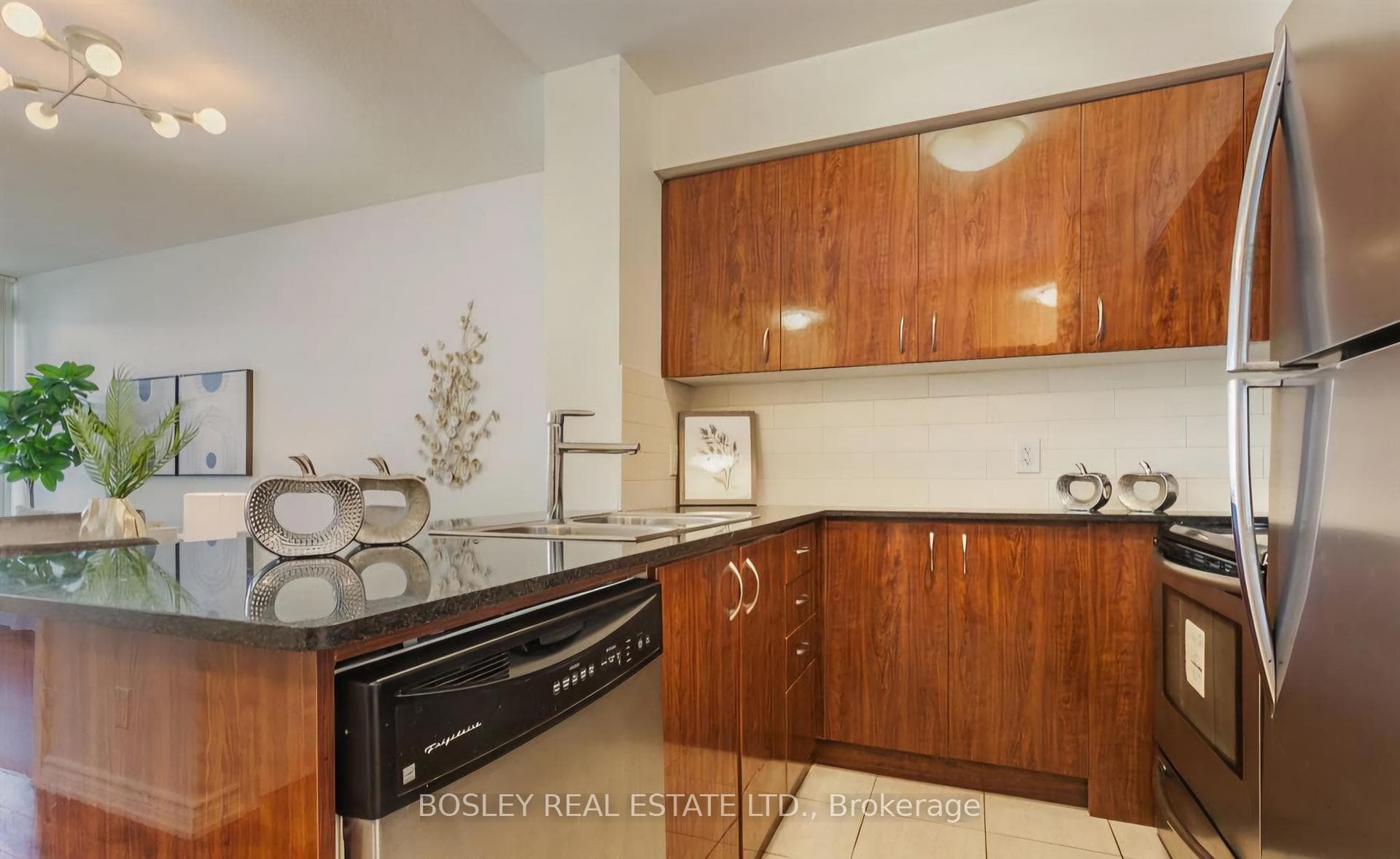 5793 Yonge Street Unit 216 photo 4