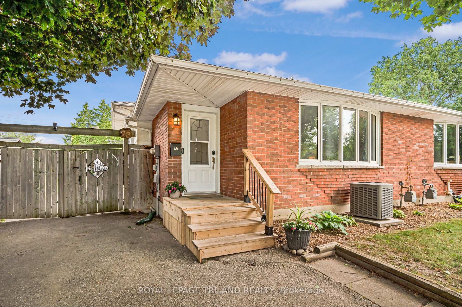 73 GENEVIVE Place photo 3