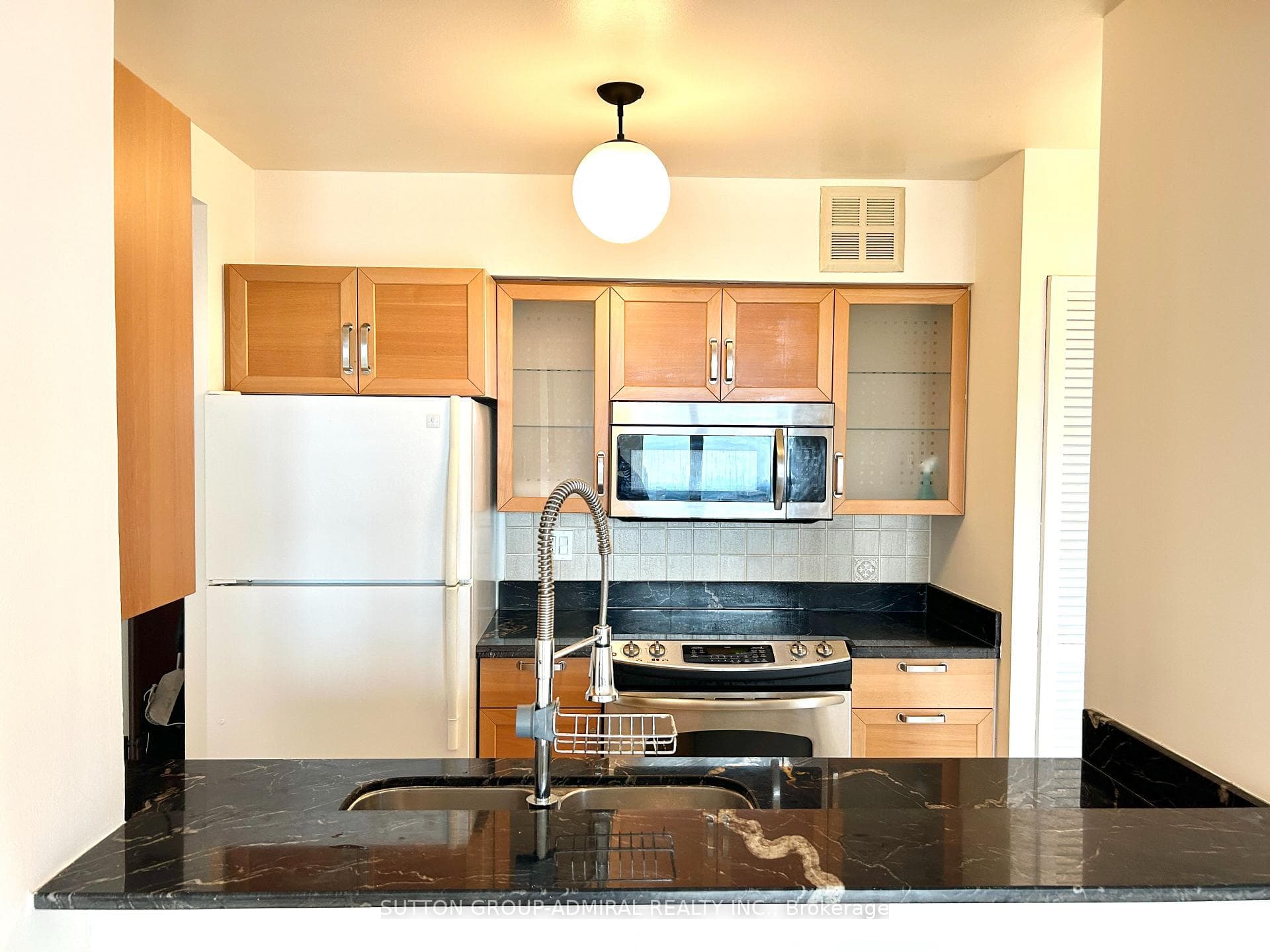 1055 Bay Street Unit 1611 photo 14