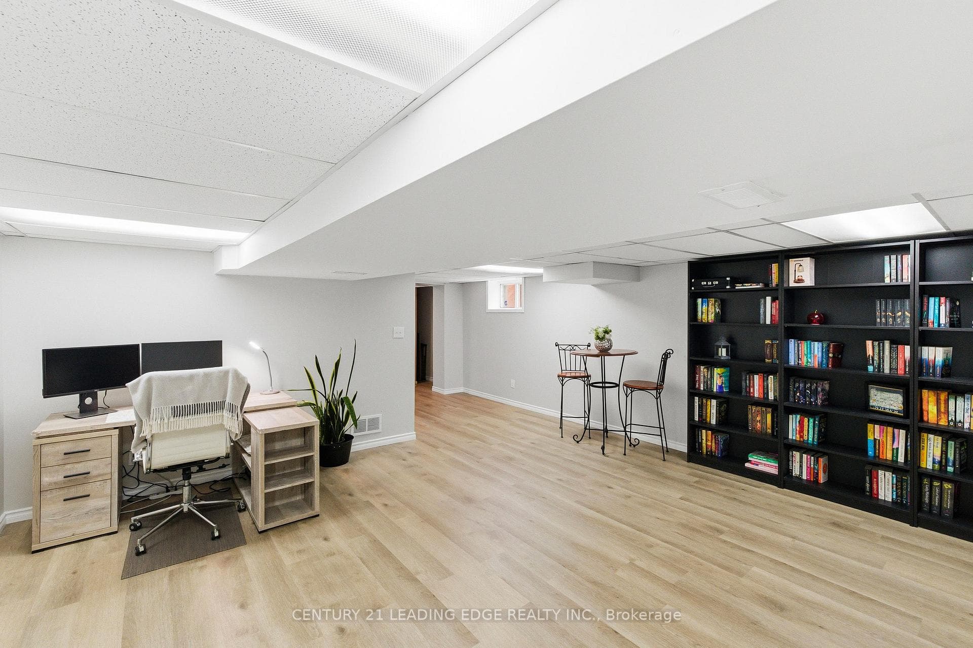 347 Nipigon Street photo 18