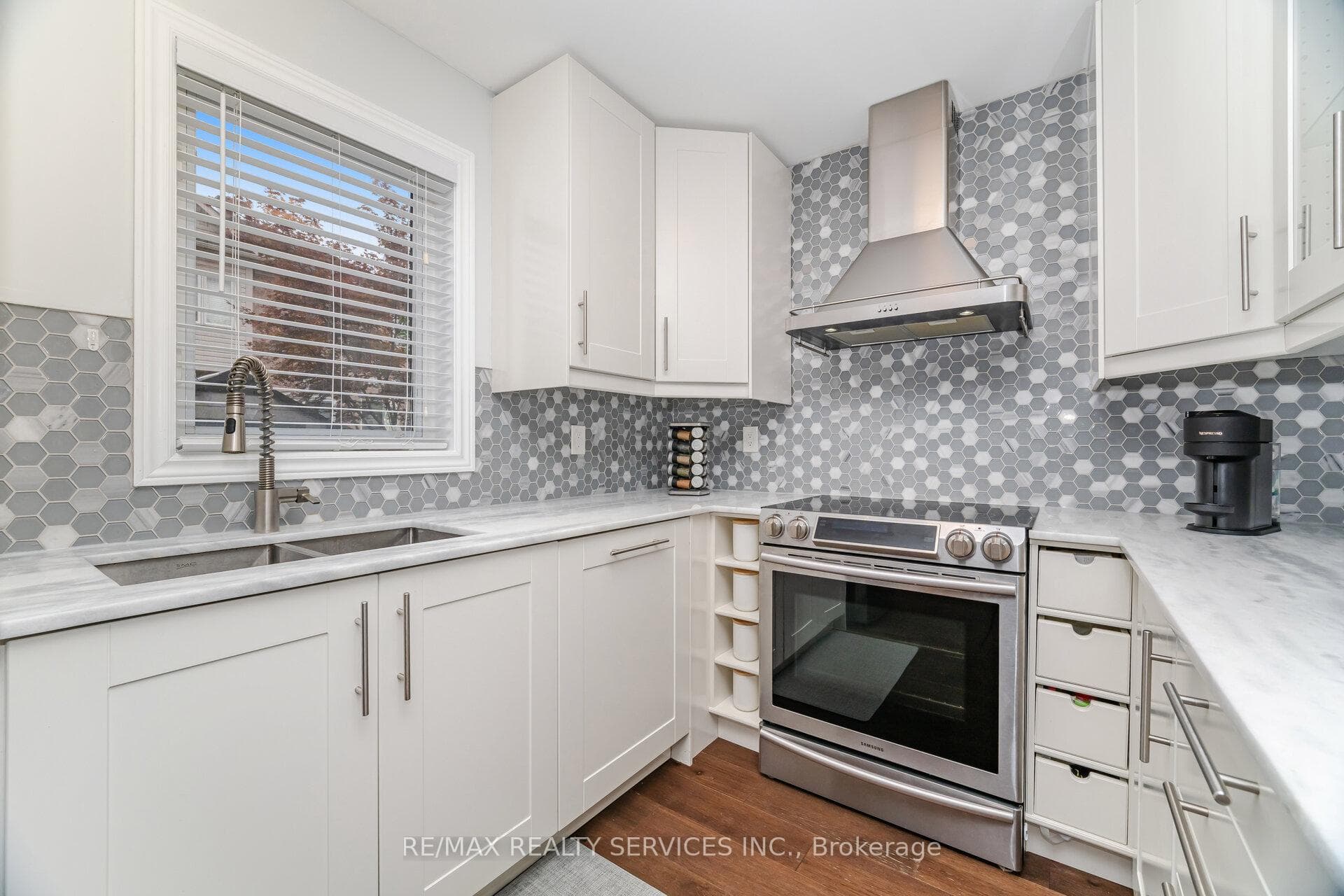 2400 Curtis Road photo 13