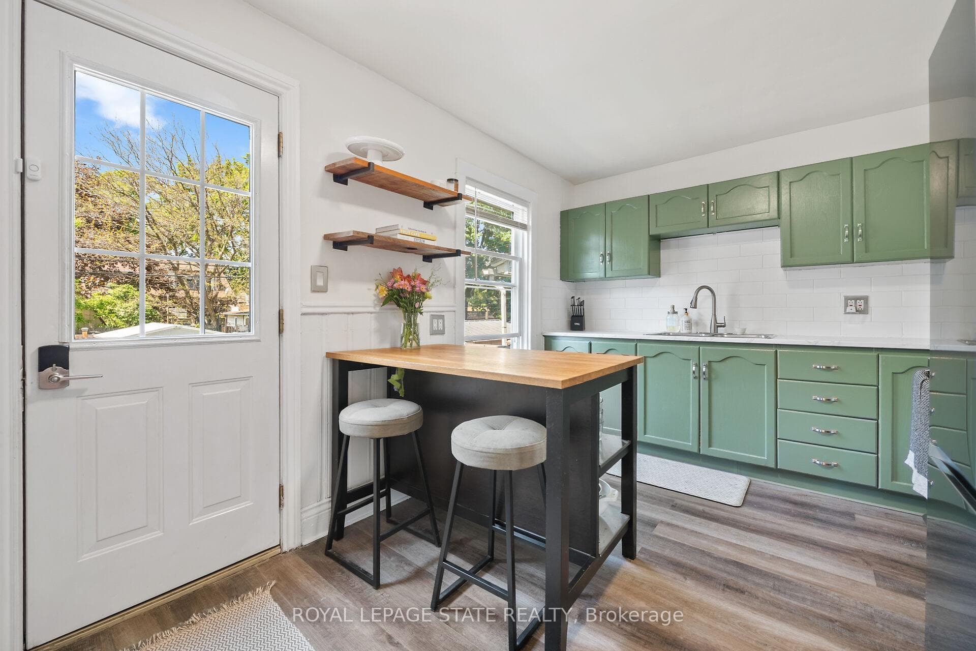 105 Grosvenor Avenue photo 7