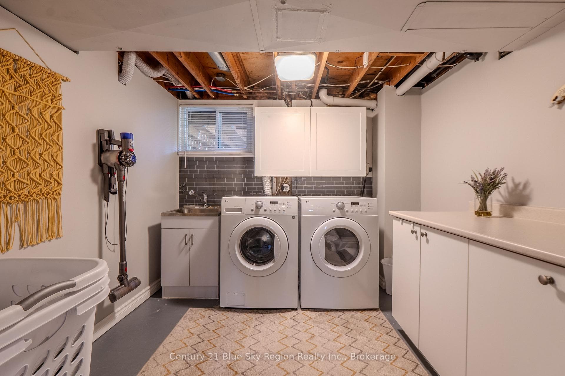 203 Rancier Street photo 31