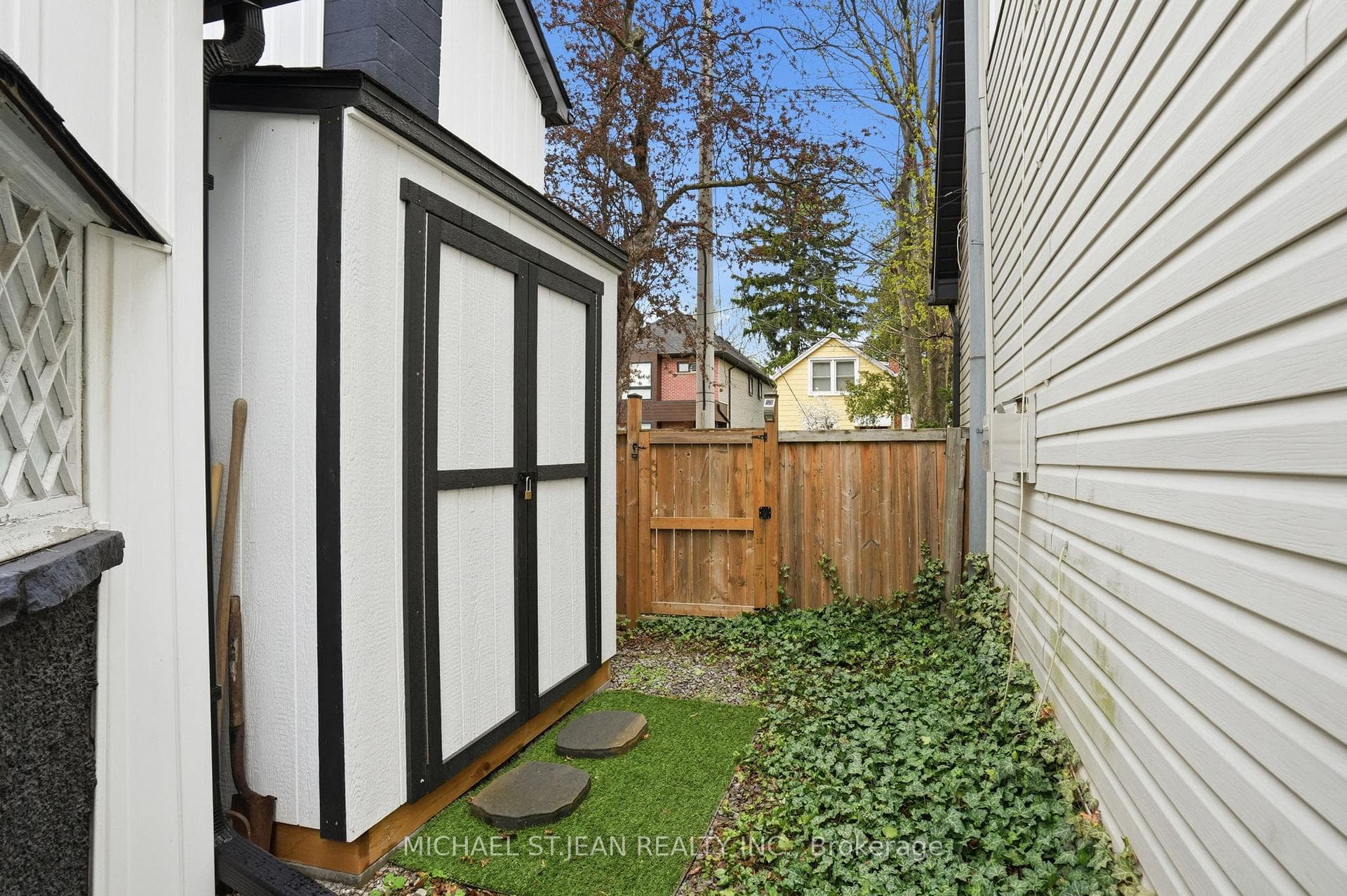 139 Canada Street photo 47