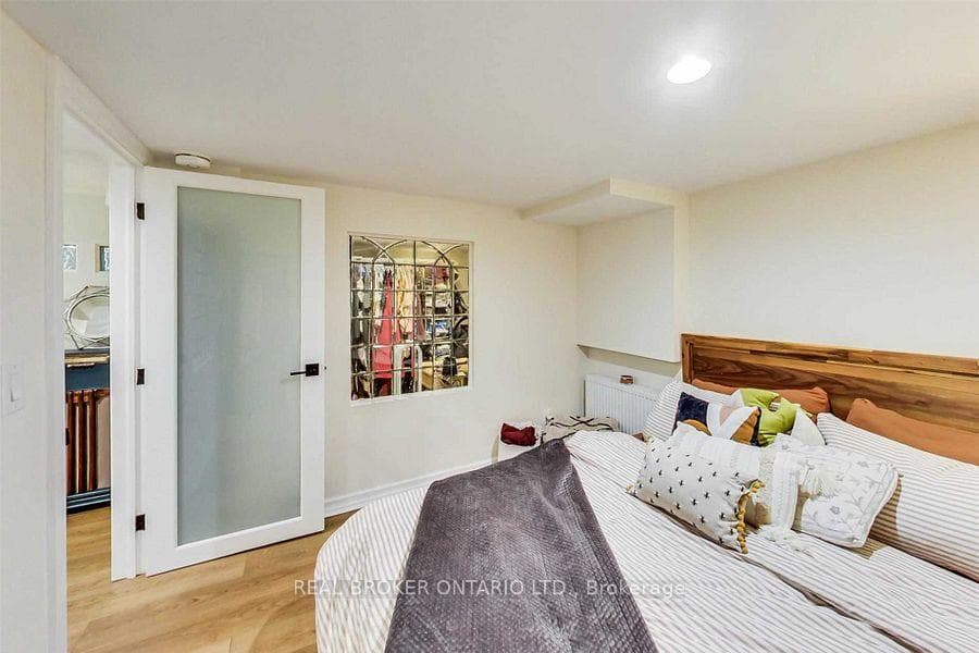 2009 Gerrard Street Unit Basement photo 8