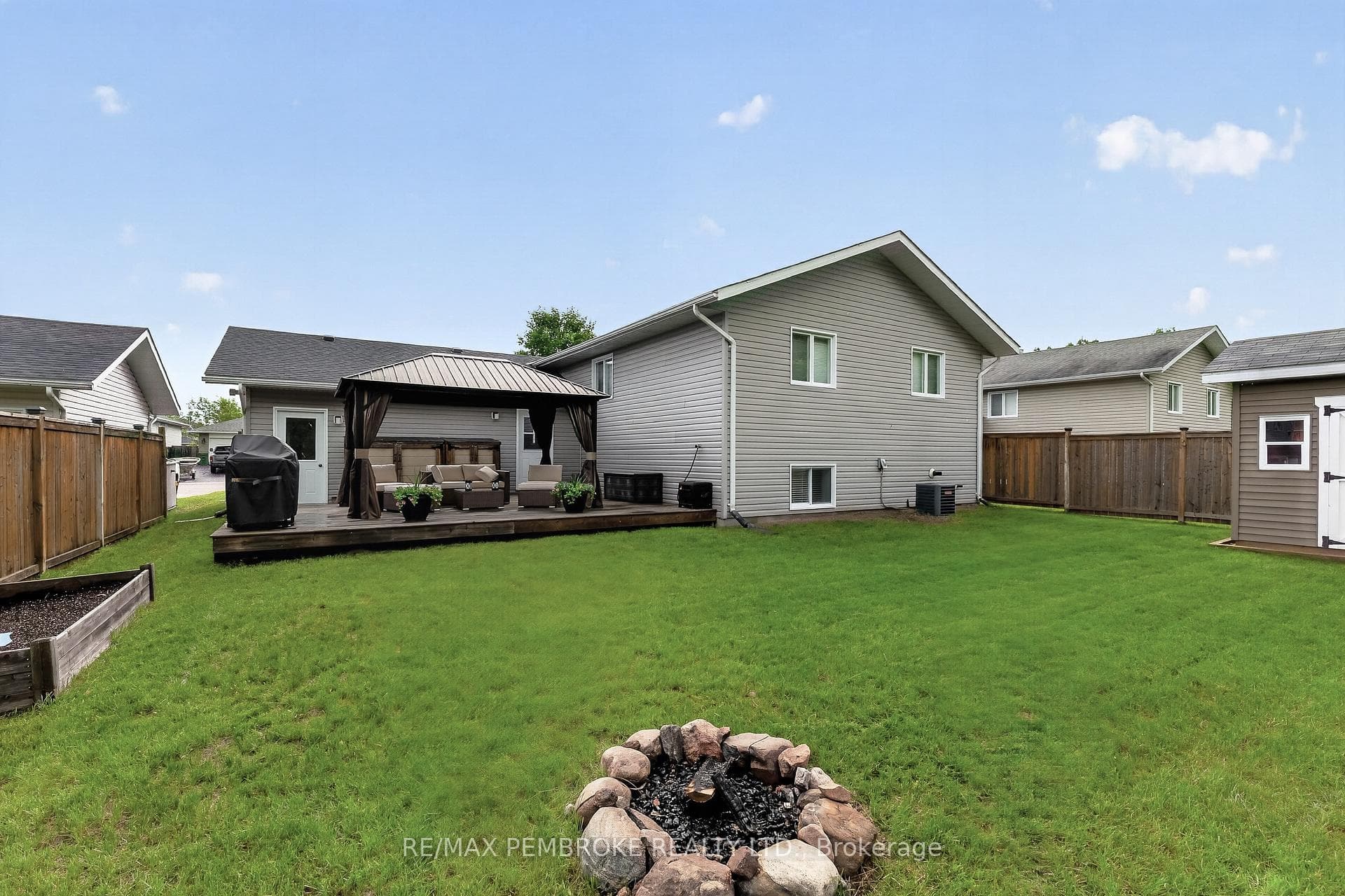61 Oak Avenue photo 45