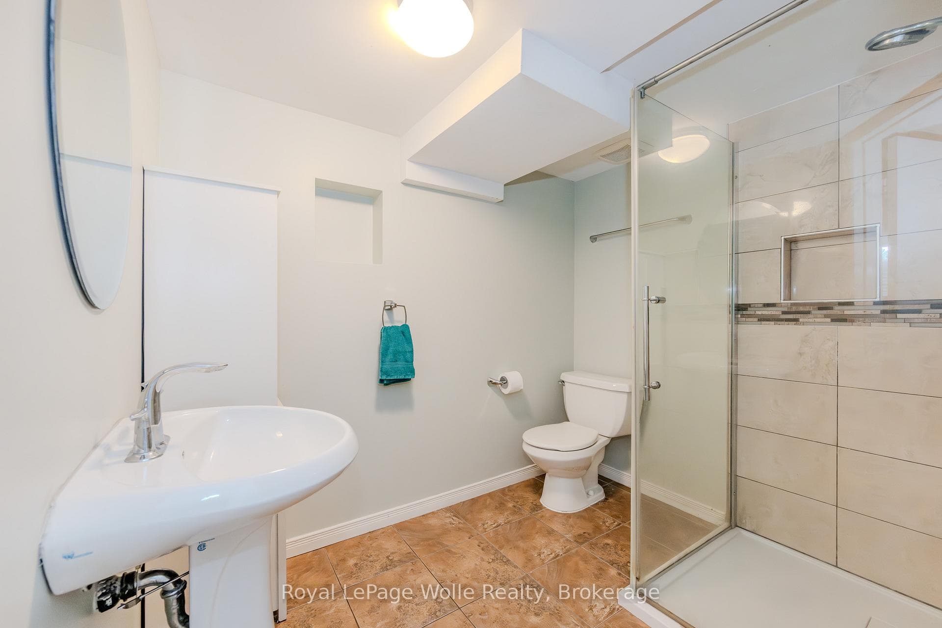 310 Sandowne Drive photo 28