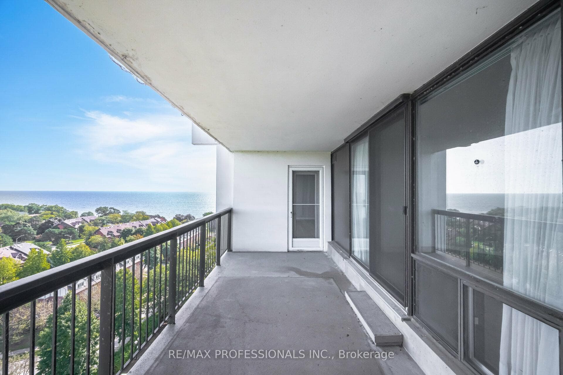 2175 Marine Drive Unit 1402 photo 32