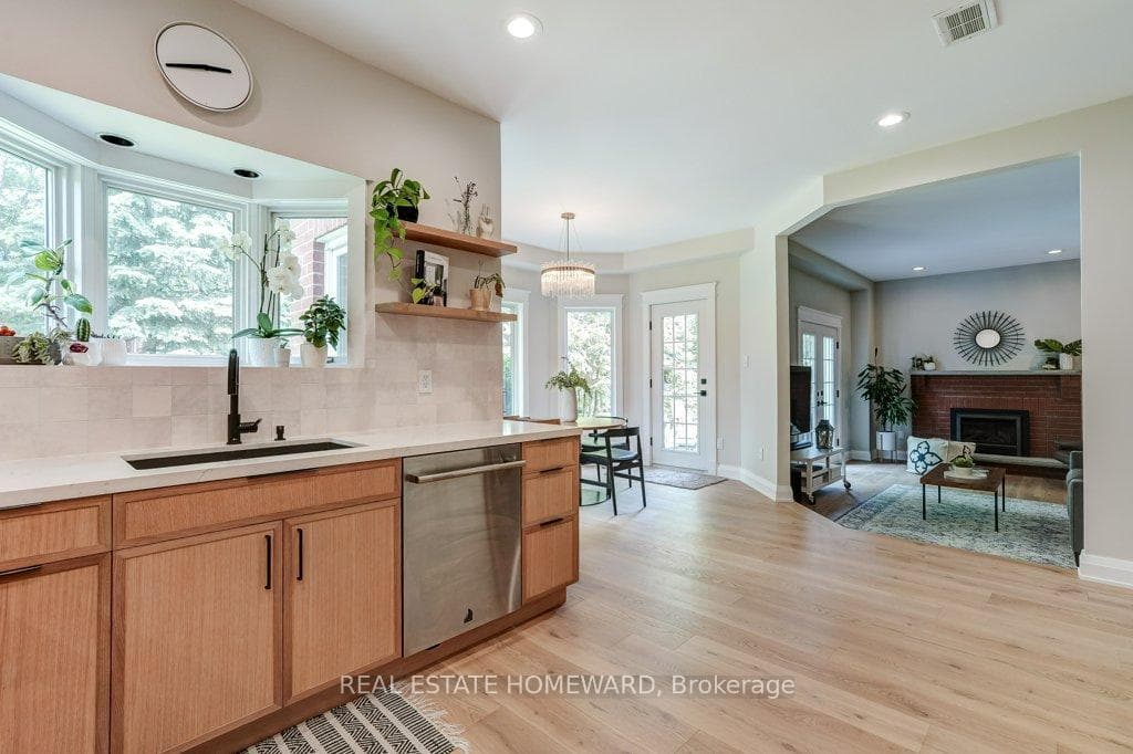 98 Woodview Drive photo 15