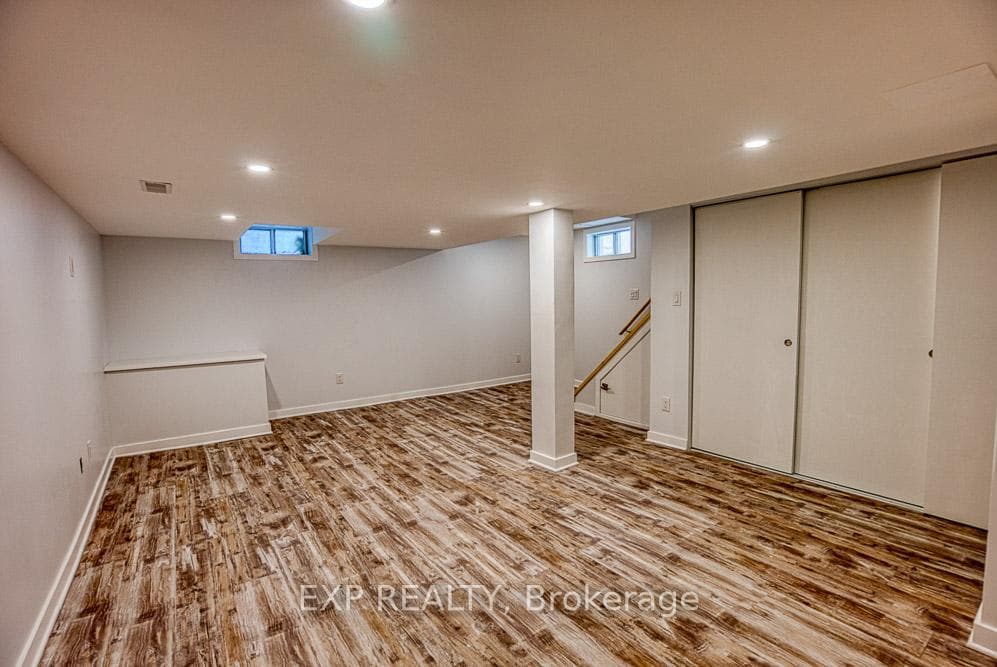 413 Holland Avenue photo 23