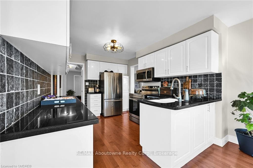 434 PARKRIDGE Crescent photo 10