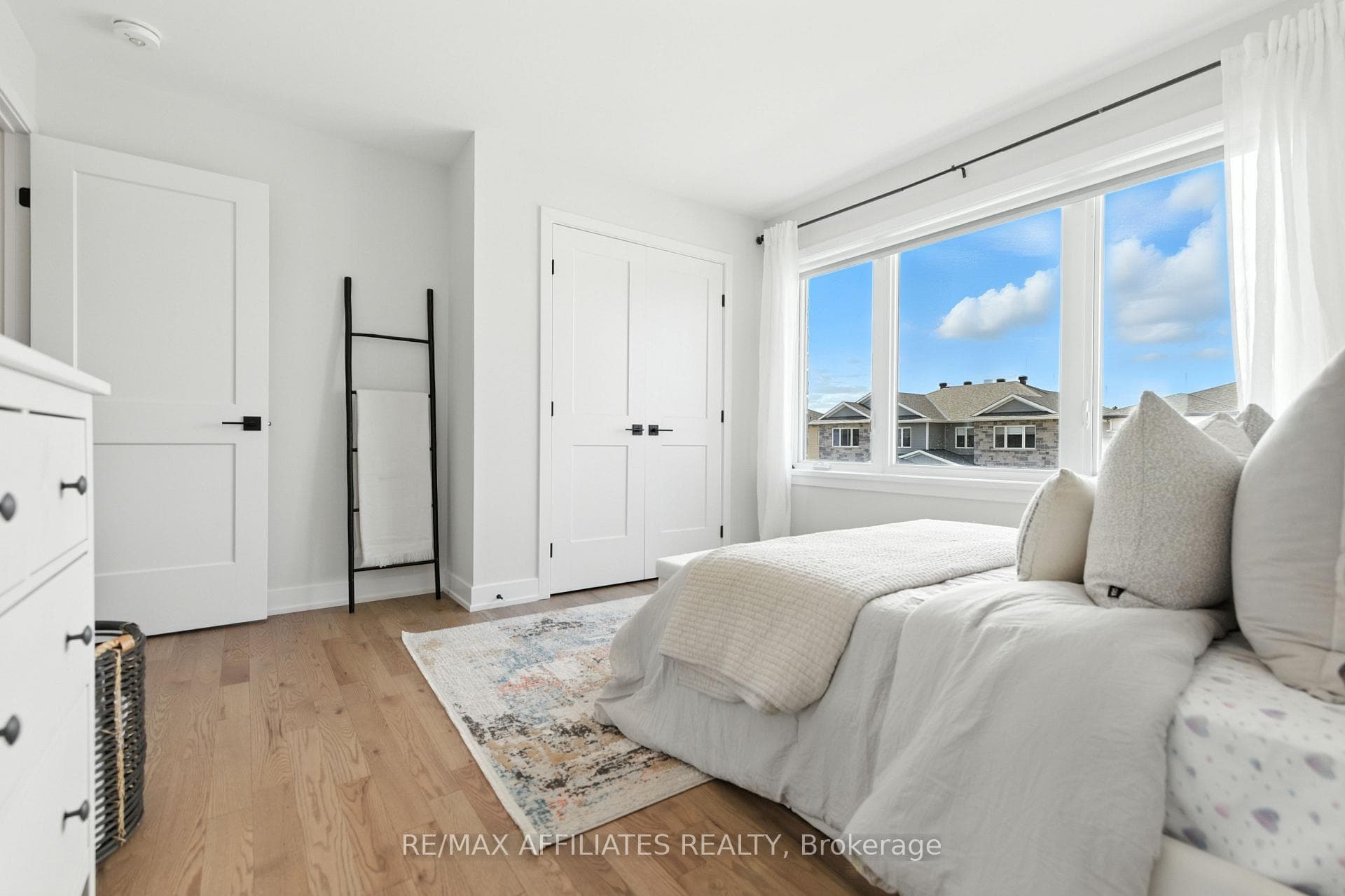142 Thomas Street photo 24
