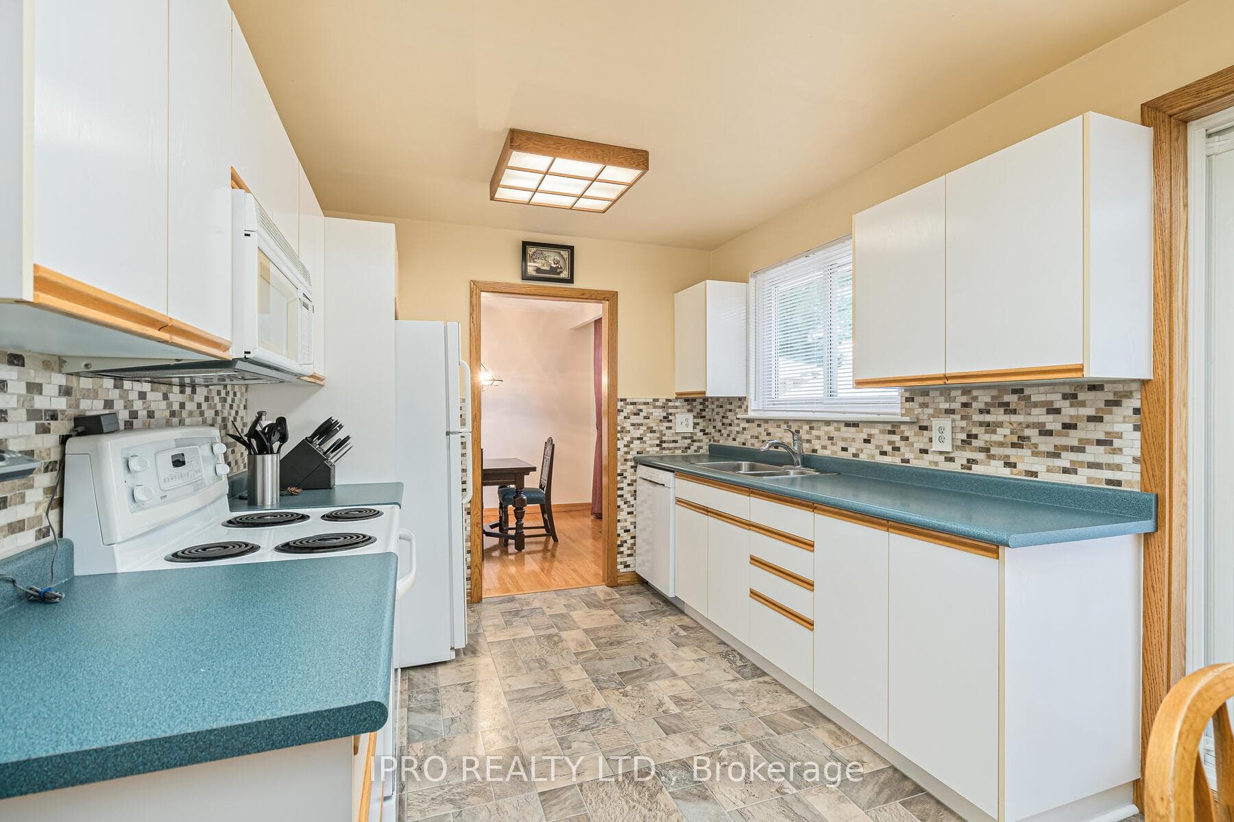 27 Eleanor Crescent photo 11