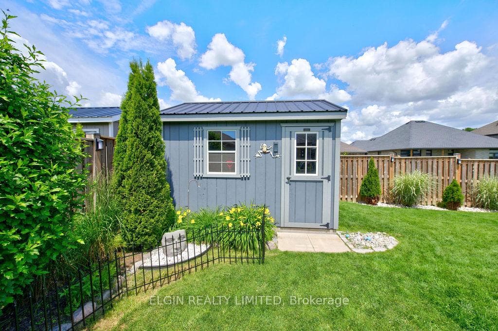 40 Glengariff Drive photo 36