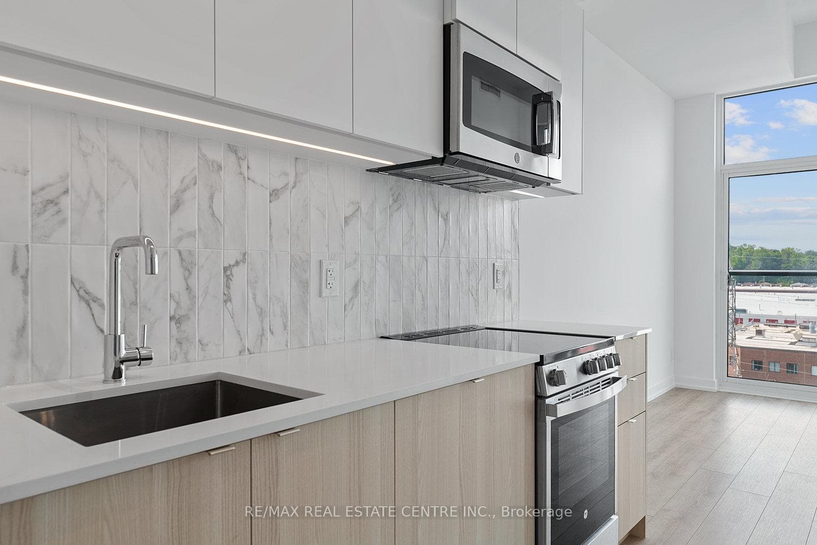 500 Dupont Street Unit 810 photo 14