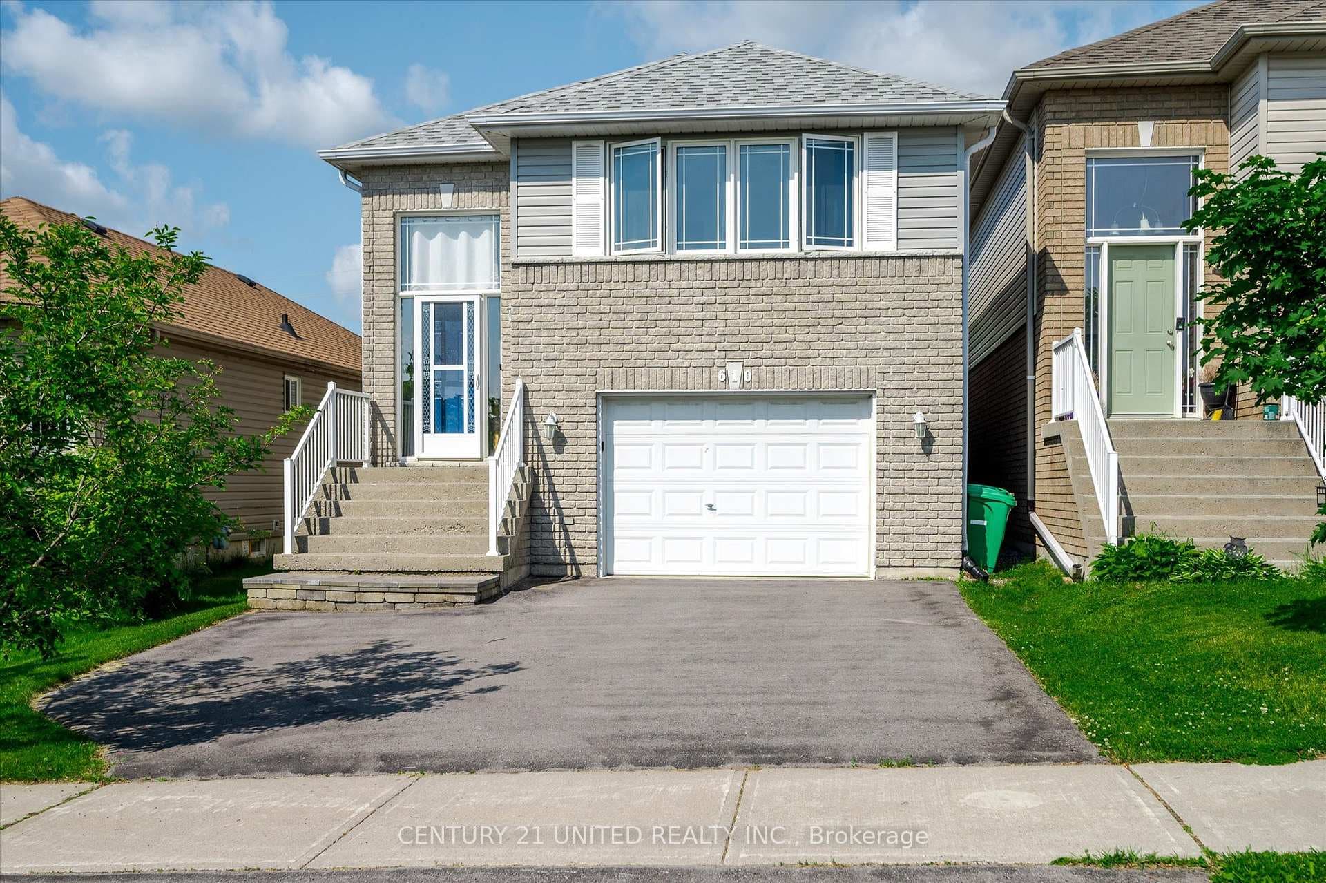 610 Clancy Crescent photo 1